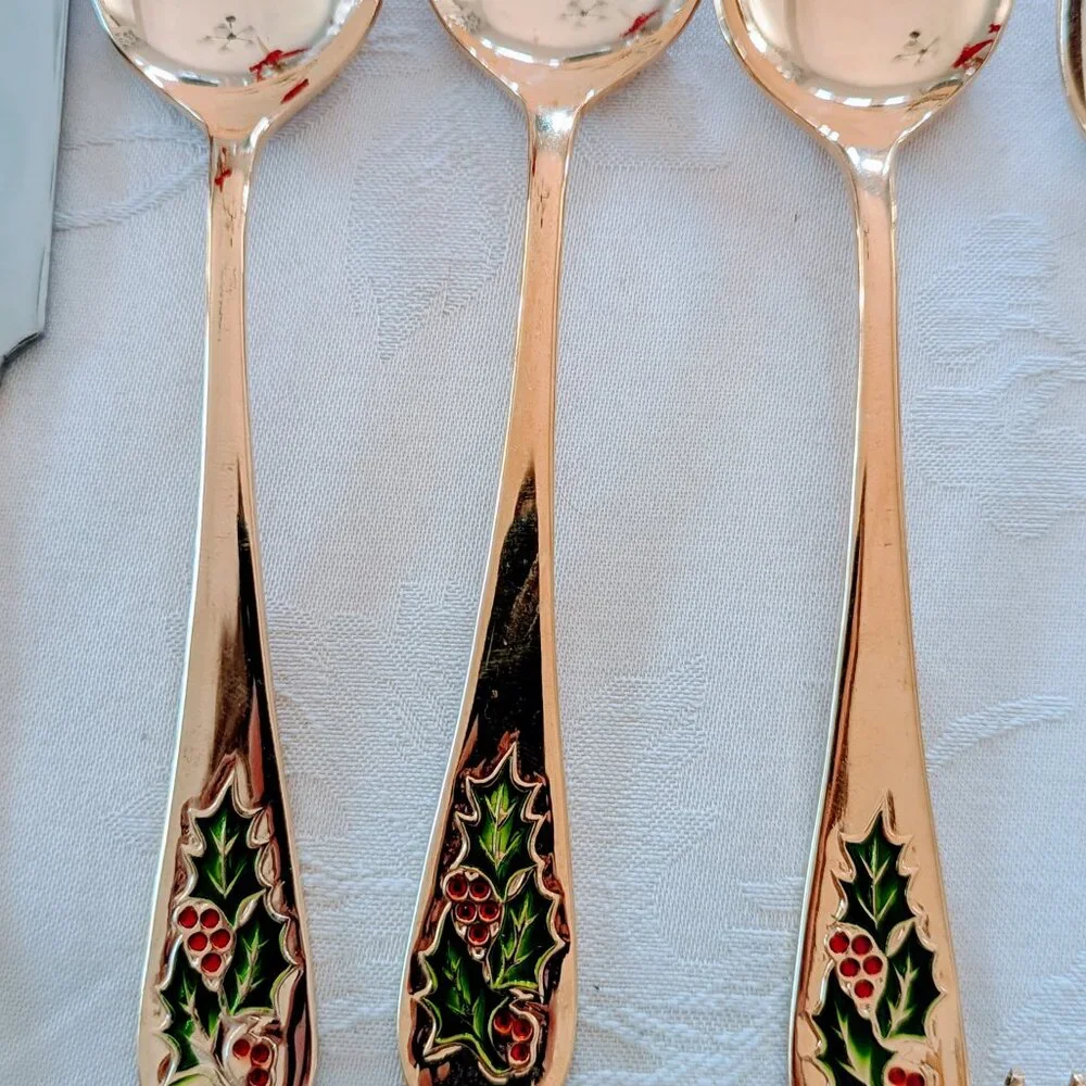 Set of 15 Holly Berry Gold-Tone Flatware Stainless Steel Japan Knife Fork Spoon